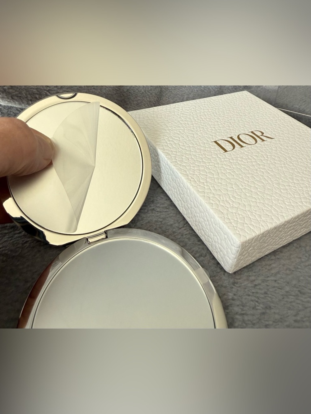 Dior Silver Color Compact Double Mirror with Box, NWT NIB. - Picture 6 of 6
